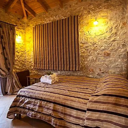 Otel Anigraia Ástros