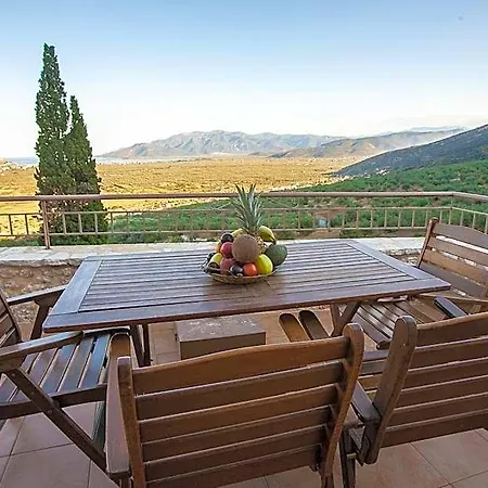 Anigraia Otel Ástros