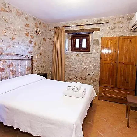 Anigraia Otel Ástros
